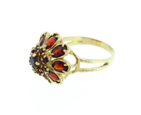 C. 1970s 9ct yellow gold garnet cluster ring in shape of a flower, stamped .375, size N1/2, 4.7g 