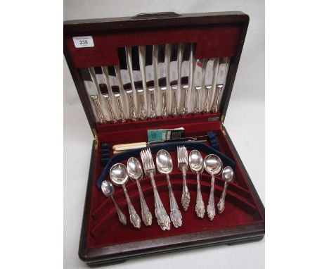 Canteen of EPNS Oneida pattern cutlery for six covers, including carving knife and fork 