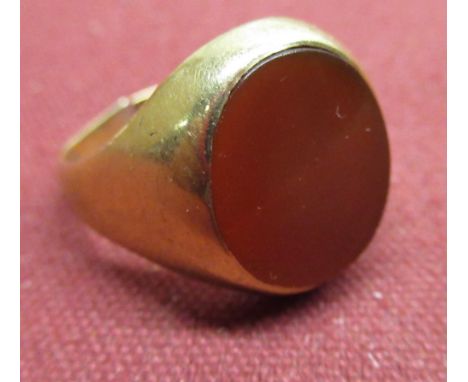 Gentlemans 9ct gold signet ring set with central Cornelion stamped 375 (A/F) 