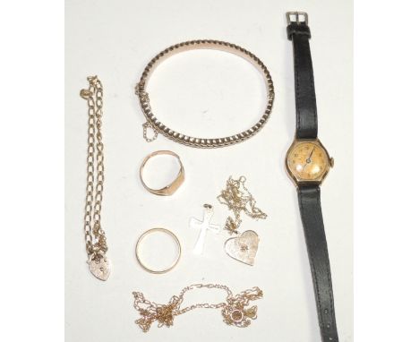 A 22ct gold wedding band, size P, 2.9g approx a 9ct gold signet ring, a small 9ct gold curb link and padlock bracelet, a 9ct 