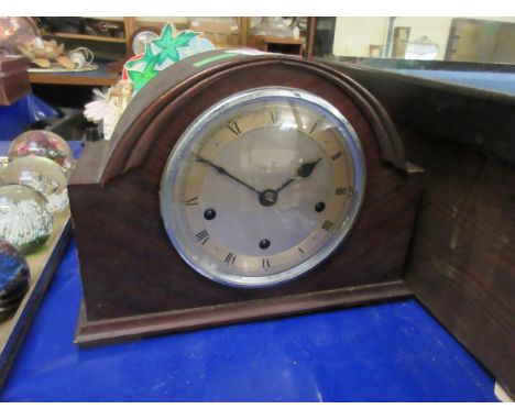 MID-20TH CENTURY TRIPLE SPRING BARREL MANTEL CLOCK, THE ARCHED CASE WITH APPLIED DETAIL AND CHROME FINISHED BEZEL WITH CONVEX