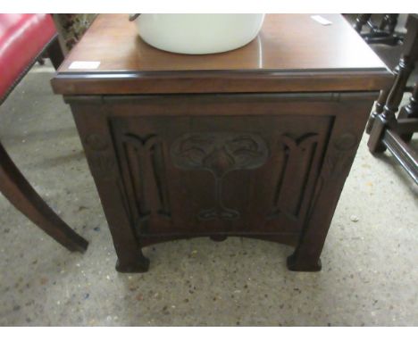 REGENCY MAHOGANY BAR BACK DINING CHAIRS WITH SCROLL ARMS AND SABRE FRONT LEGS WITH RED LEATHER SEATS 179. MAHOGANY FORMED ART