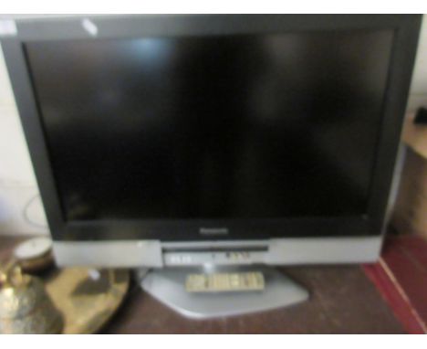 PANASONIC FLAT SCREEN TV MODEL TX-32LXD52 AND REMOTE