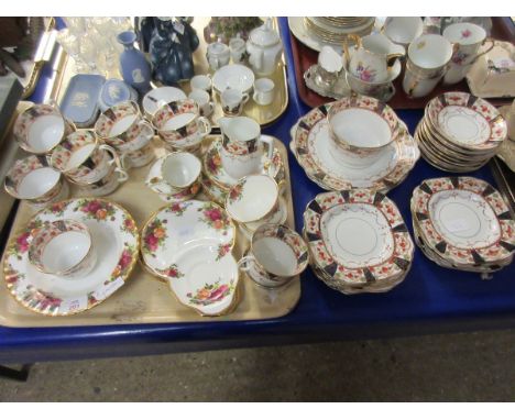 TRAY CONTAINING A PART SET OF ROYAL ALBERT OLD COUNTRY ROSE TEA WARES, FURTHER MELBA BONE CHINA WARES ETC