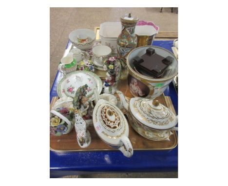 TWO TRAYS CONTAINING ASSORTED 18TH CENTURY TEA BOWLS AND SAUCERS, A FURTHER FAMILLE VERT VASE CONVERTED TO A LAMP (A/F), TEA 