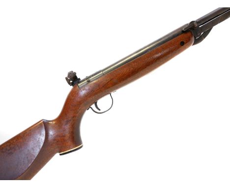 Webley Super Target MkIII .177 air rifle, 18 inch barrel, fitted with rear aperture sight and tunnel front sight, the stock p