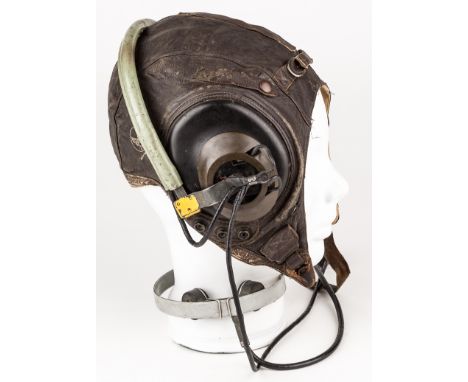 U.S. AIRMAN'S HEADGEARGood set of World War II U.S. airman's headgear and accoutrements, includes: brown leather Type A-11 fl