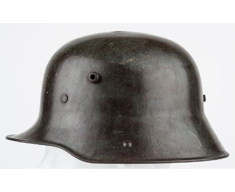 M1916/1917 STAHLHELMGerman steel World War I-era M1916/1917 combat helmet, identifiable as such by the lugs allowing the chin