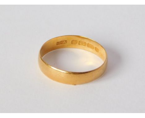 WEDDING BAND. A 22ct. gold wedding band. Size R/S. Approx. 2.5g.  Please note that all items in this auction are previously o