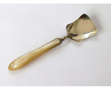 CADDY SPOON. A William IV, silver & mother of pearl, rat tail caddy spoon by George Unite. Birmingham 1832.  Please note that