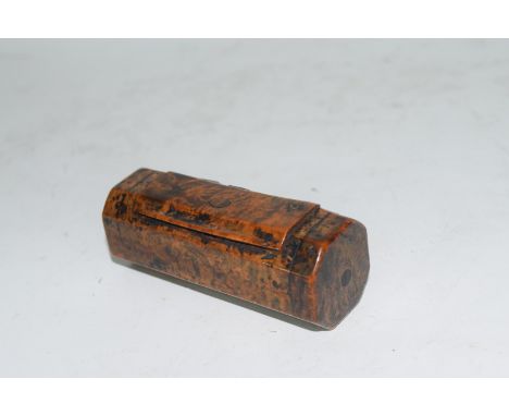 19th century burr wood snuff box of octagonal form with removable lid (hinge defective), 8cm long 