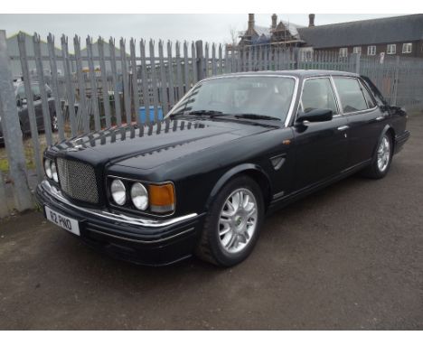 A 1998 Bentley Brooklands R Mulliner limited edition number 75/100, registration number R2 PNO, chassis number SCBZF28C0WCH66