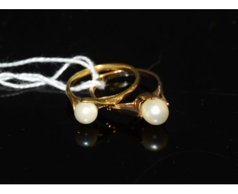 A 9ct gold pearl ring; another (2)