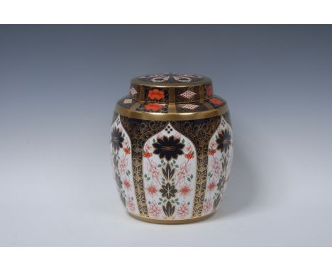 A Royal Crown Derby 1128 pattern large ovoid ginger jar, 22cm high, printed mark, date code for 1990, boxed   Condition Repor