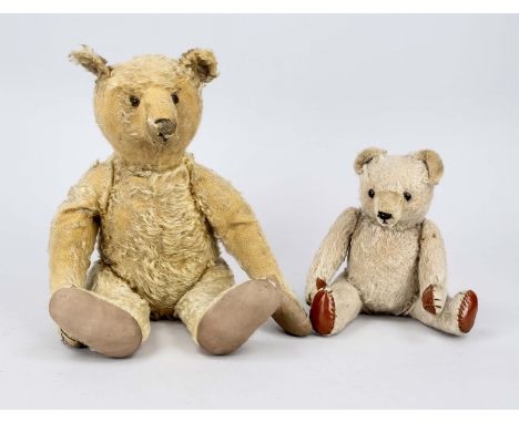 2 alte Teddy Bären, davon 1 x Steiff Brummbär, stark bekuschelt und beschmust, H. 48 cm