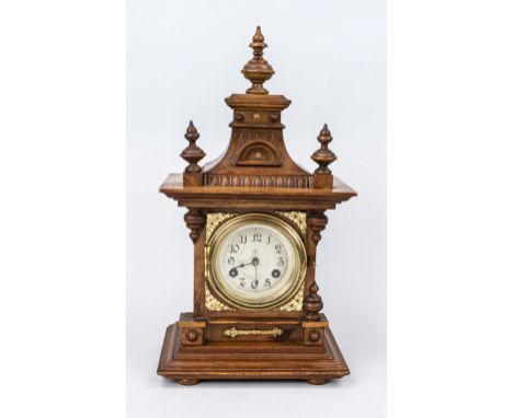 Junghans Tischuhr, um 1900, Eiche, architektonisch aufgebaut, mit Puppen gekrönt, verziert mit vergoldeten Bronze Applikation