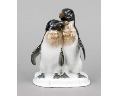 Pinguinpaar, Rosenthal, Selb, bavaria, 1920er Jahre, Entwurf Karl Himmelstoss 1923, sign., Modellnummer K 693, naturalistisch