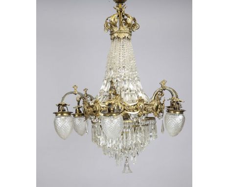 Große Deckenlampe, Ende 19. Jh., Messing/Bronze. Durchbrochen gearbeiteter und ornamentierter Kranz mit 6 gebogten Leuchterar