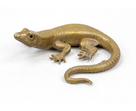 Wohl Wiener Bildhauer um 1900, Eidechse, patinierte Bronze mit feiner Schuppenzeichnung, unsign., Glasaugen fehlen, L. 8,5 cm