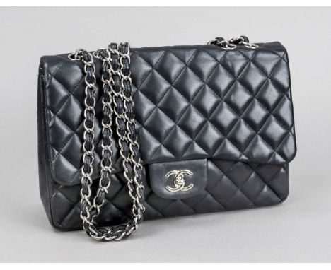 Chanel, Black Quilted Vintage Jumbo Single Flap Bag, schwarzes partiell gestepptes und wattiertes Leder im markentypischen Ra