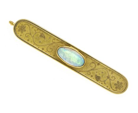 Opal-Brosche GG 750/000 mattiert mit feiner floraler Granulatarbeit, besetzt mit einem ovalen Milchopal-Cabochon 13,0 x 6,5 m