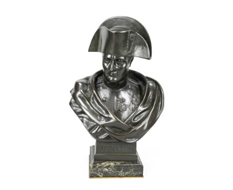 Eugène-Denis Arrondelle (1824-1907), große Büste Napoleons, patinierte Bronze auf Marmorplinthe, seitlich sign., schauseitig 