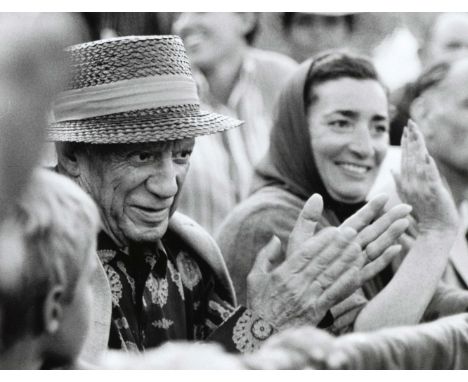 Hubertus Hierl (*1940), ''Pablo Picasso und seine Ehefrau Jacqueline beim Stierkampf in Fréjus (7. August 1966)'', Schwarzwei