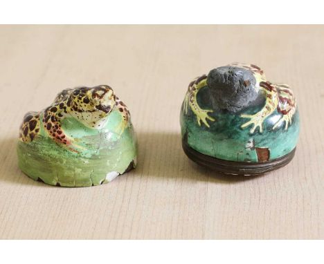 An enamel patch box in the form of a frog,18th century, the base painted with a butterfly, 4cm diameter4.5cm high,together wi