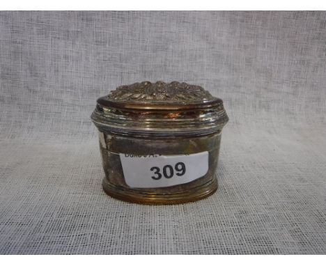 A CONTINENTAL WHITE METAL SNUFF BOX of oval shape with repousse leaf scroll decoration to lid, 19th century or earlier, 2" hi