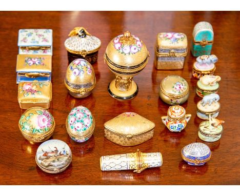 A collection of twenty various Limoges porcelain patch boxes. (20)