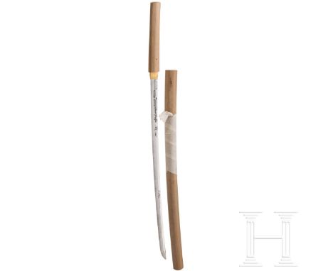 Shinto Katana in Shirasaya, Japan, um 1650  Klinge einer Nambokucho-Form nachempfunden, Shinogi Tsukuri, flacher Torii Zori, 