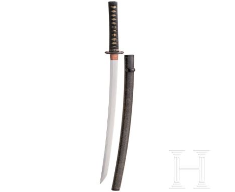 Wakizashi, Japan, 17. Jhdt.  Klinge Shinogi Tsukuri, Sanbonzugi Hamon, stellenweise schartig. Eiserne, durchbrochen gearbeite