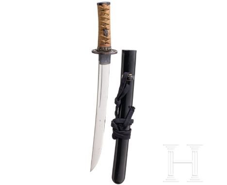 Wakizashi, Japan, Ende Edo-Periode  Klinge Hira Tsukuri mit lebhaftem Hamon sowie beidseitig Boshi, Kupferhabaki. Eiserne, du