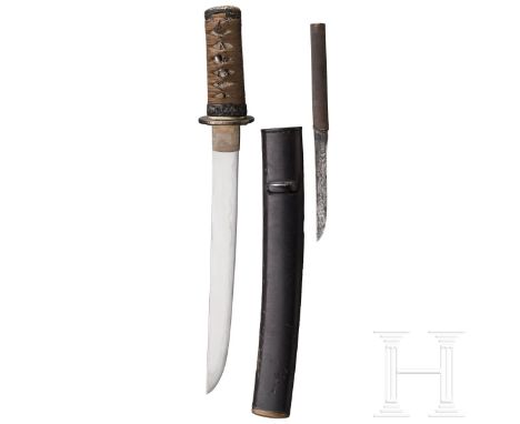 Tanto, Japan, um 1800  Klinge Hira Tsukuri, flaches Torii Zori, überarbeiteter, schwer erkennbarer O Mokume Itame Hada, durch
