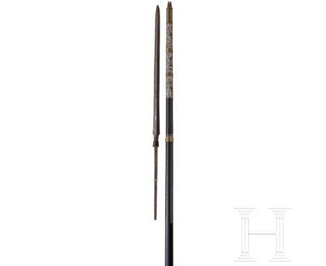 Omi Yari, Japan, späte Edo-Periode  Lange Yari-Klinge, mit Rotlack gefüllter Bohi, unbezeichnet, Rotlack mit Fehlstellen, Kli