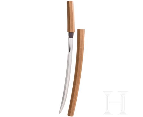Wakizashi-Klinge in Shirasaya, Japan, um 1300(?)  Klinge Unokubi Tsukuri, Naginata Hi. Suguha Hamon, Ko Maru Boshi mit kurzem