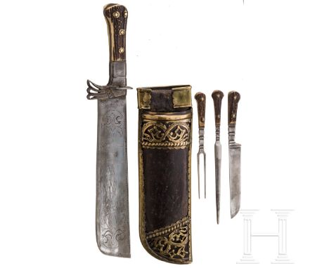 Waidpraxe mit Scheide im Stil des Barock, deutsch, um 1900  Breite Rückenklinge mit stumpfer Spitze. Beidseitig fein graviert