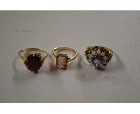 Three various 9ct gold rings to include a cameo, a garnet, and an opal set example 