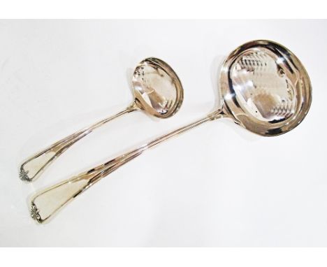 A silver plated set of a soup and a sauce ladle. (2)