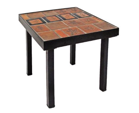 Roger CAPRON (1922-2006) Coffee table with ceramic top with brown enameled tiles on a black painted metal frame, square legs.