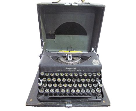 Vintage Imperial portable typewriter - The Good Companion, Model T (1932-1961). W32cm