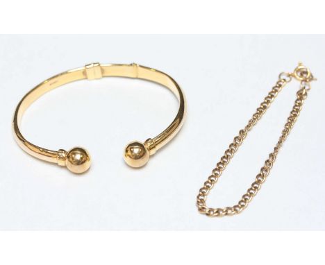 A 9ct gold hinged bangle (af), together with a 9ct gold chain bracelet. 13.4 grams total.