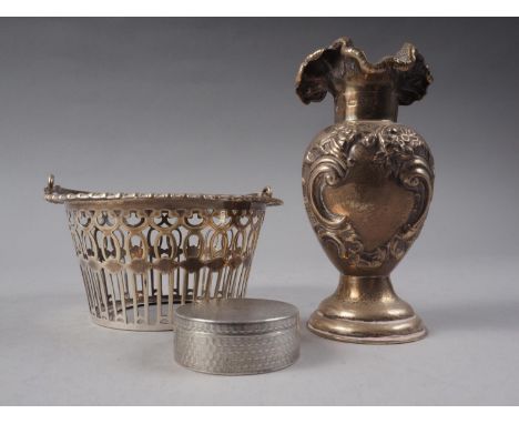 A silver openwork bonbon basket, 1.7oz troy approx, an engine turned white metal patch box and an embossed silver vase with w