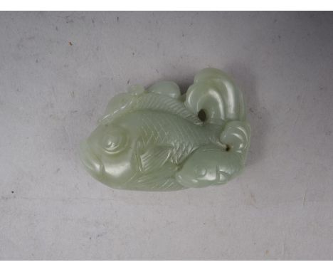 A Chinese carved jade fish, 2 1/2" wide 