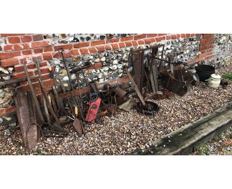 Assorted garden/hand tools/farm tools - note incomplete/rusty/overallPlease note that all lots are second hand and may includ