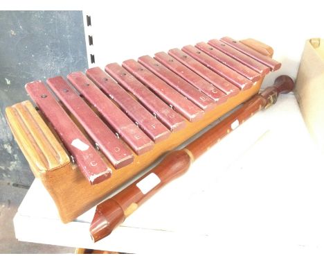 A ZYLOPHONE AND A SCHOTT'S CONCERT RECORDER. M2