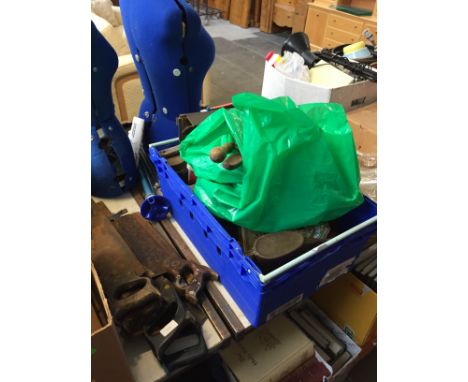 QUANTITY OF WOOD SAWS AND BOX OF TOOLS 