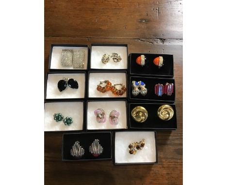 Large quantity of vintage costume earrings