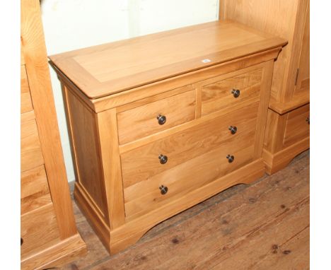 New light oak chest of 2 long and 2 short drawers 95.5cm wide x 41.5cm deep x 77.5cm high 
