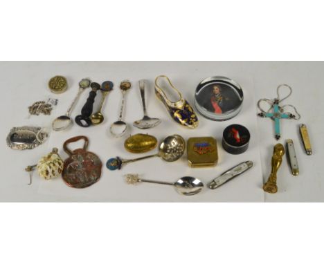 A small quantity of collectors' items including two seals, a perfume bottle constructed from a shell, three pill boxes, three